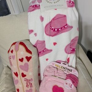 Pink Cowboy Hat Blanket and Valentine Sock Set